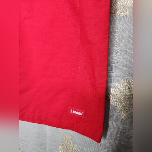 LANDAU Essential UNISEX Reversible Scrub Top. Red. Size: XL - Picture 8 of 9